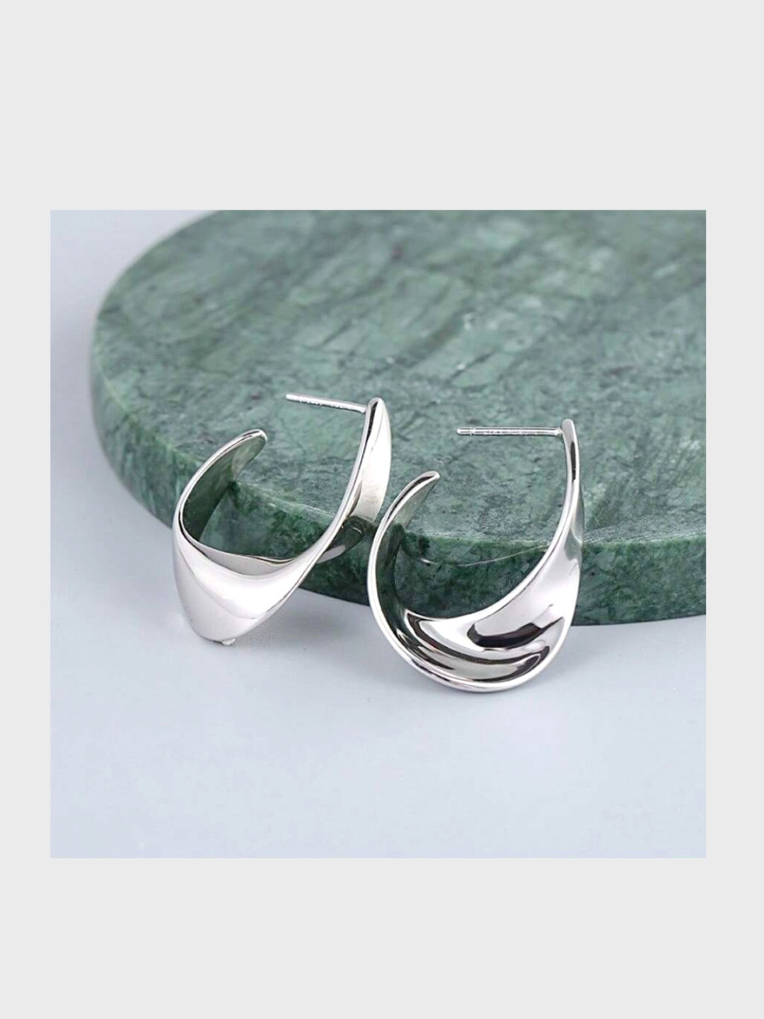 gedraaide oorringen zilver met bijzondere gedraaide organische vorm van world's finest