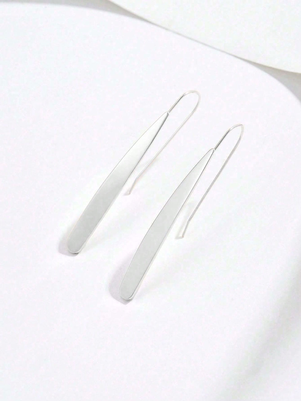 Thumbnail: Gemma  | lange minimalistische oorbellen zilver