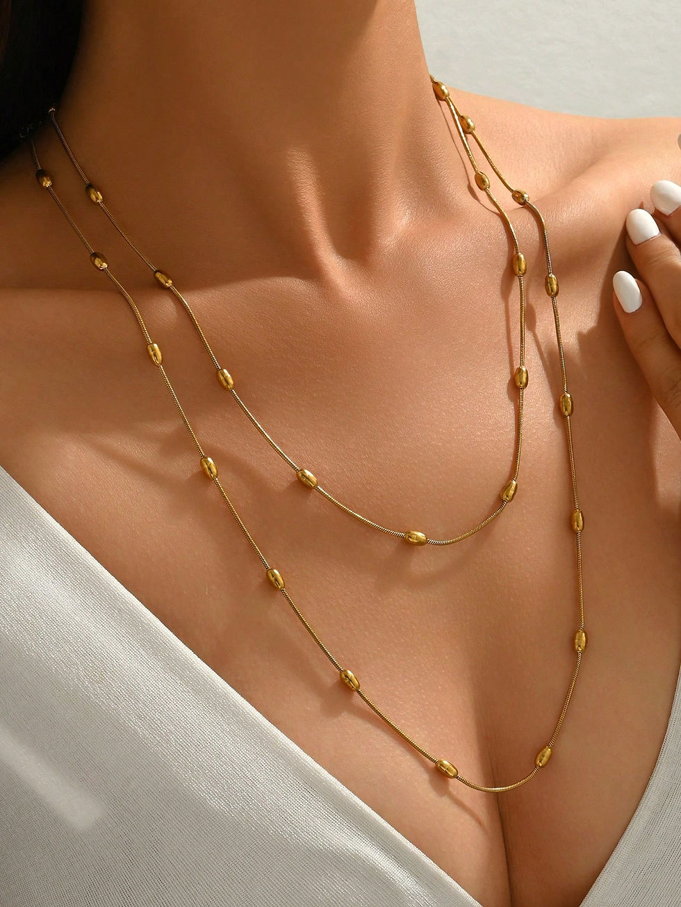 lange elegante gouden ketting van worlds finest modelfoto 1