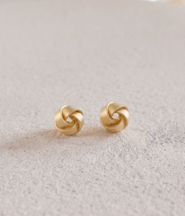 Kleine studs oorbellen mat goud van world's finest vooraanzicht