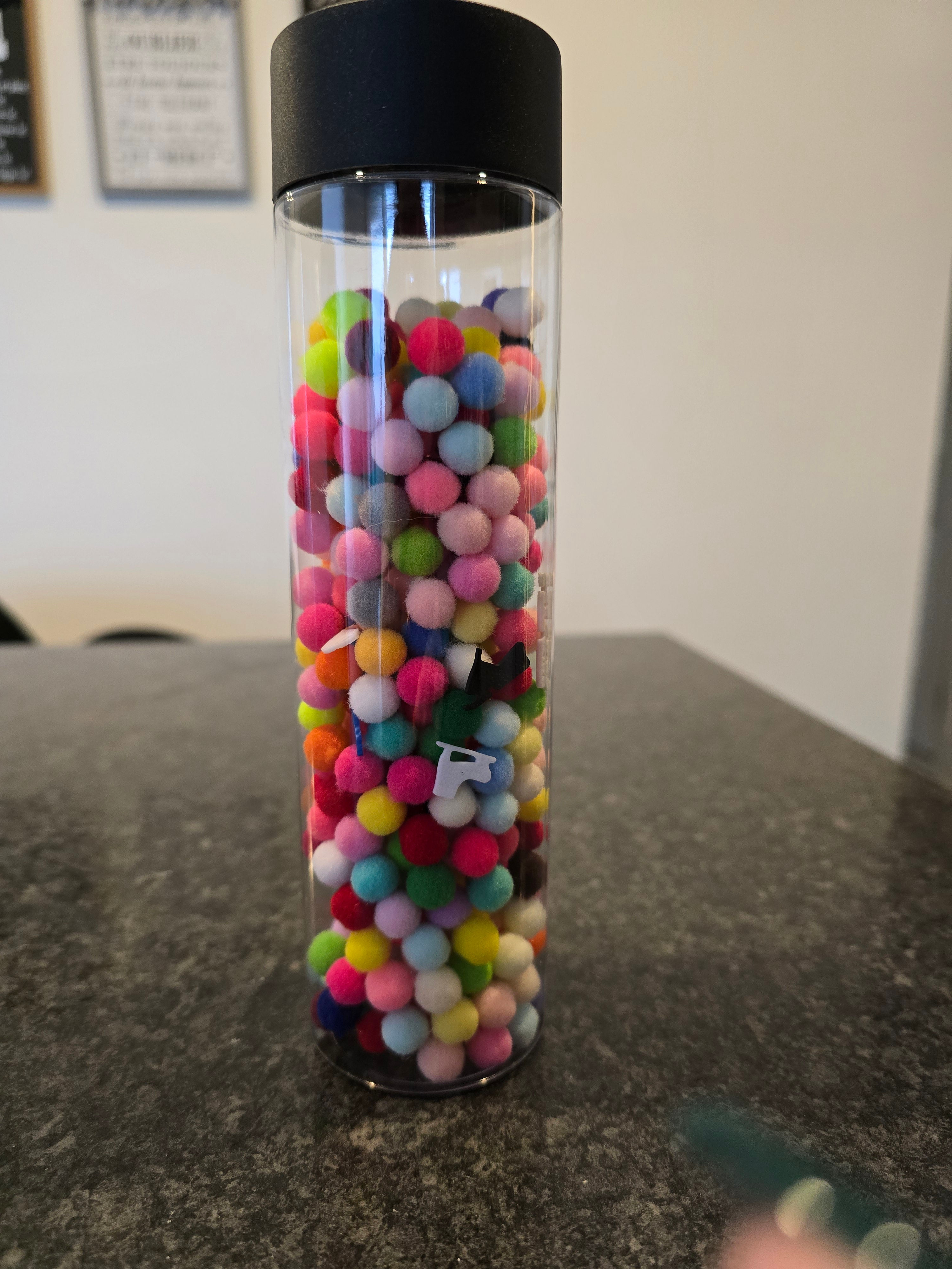 Pompons Cherche et trouve 