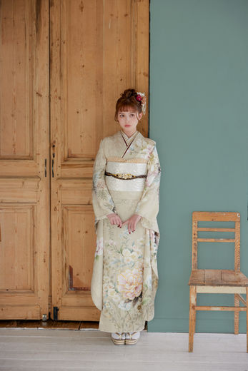 新作振袖を着たハーフモデル