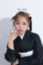 はたちの集いの前に、前撮りをしている女性