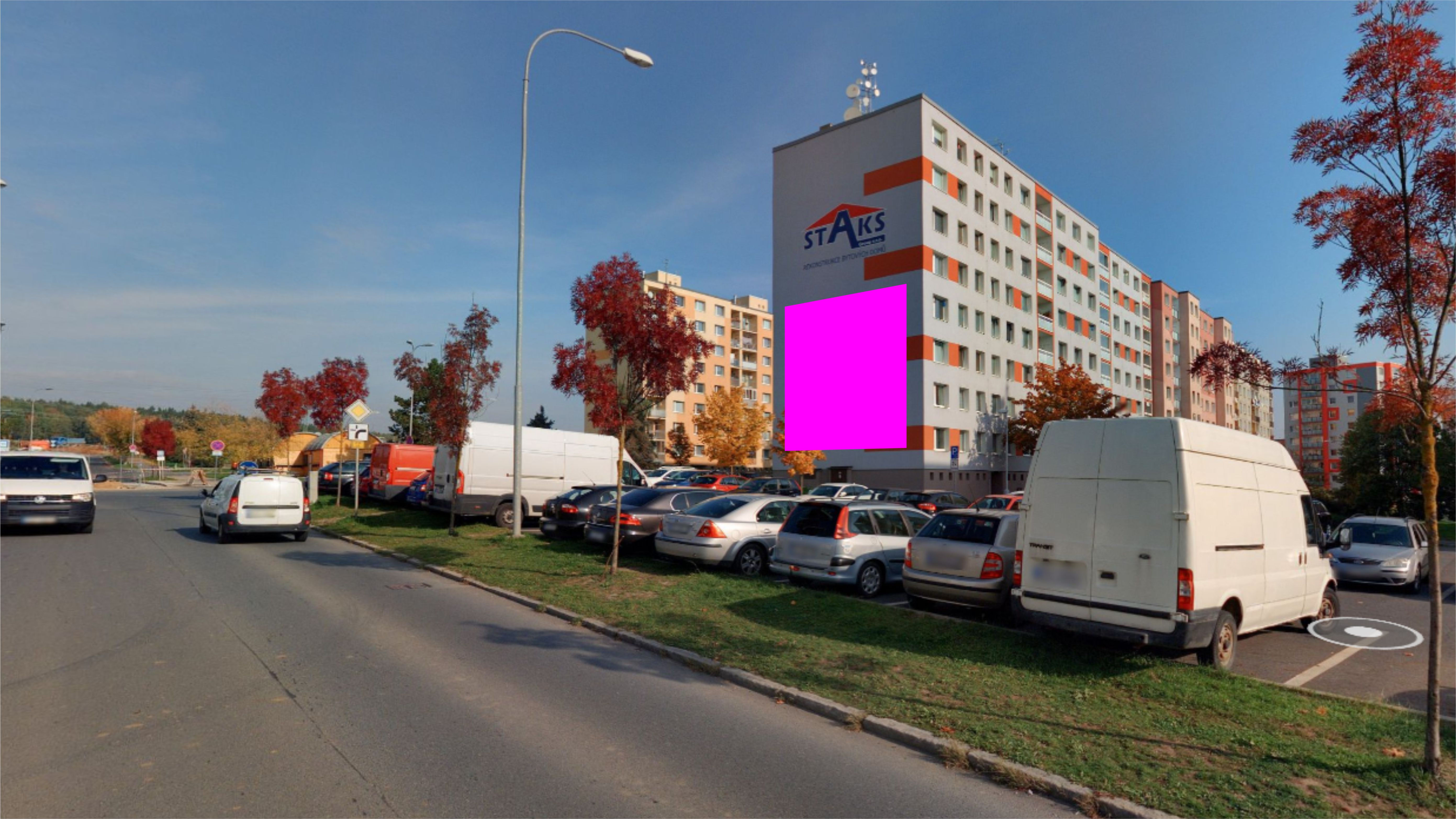 Štít domu Toužimská - dolní - Plzeň Lochotín