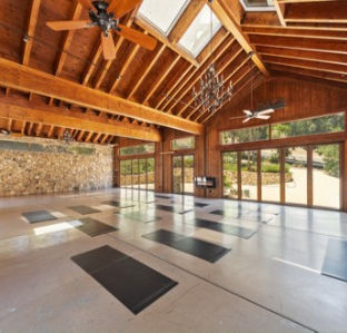 Screen Shot 2022-08-26 at 3.16_edited.jpg