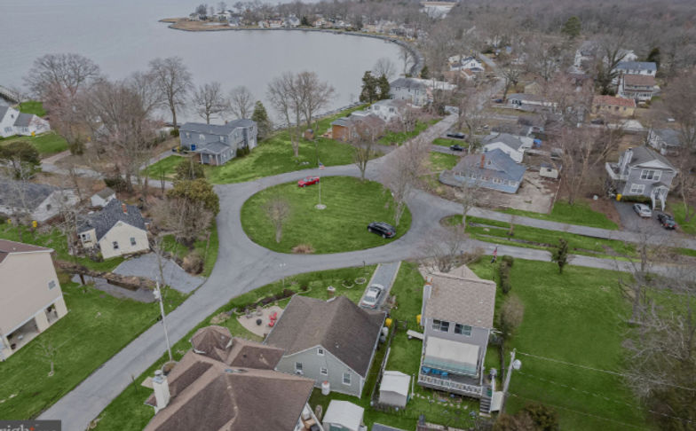 Junkman Removal & Disposal Services truck providing junk removal in Largo, Maryland – residential, commercial, estate, and construction cleanouts.