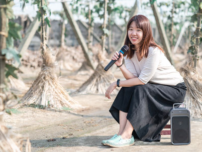 [開箱] 因樂而樂-老中青都愛音樂 在家出外都能高歌一曲 含飴弄孫新神器 Karawalker我的夢想行動家KS-320行動擴音K歌音樂機