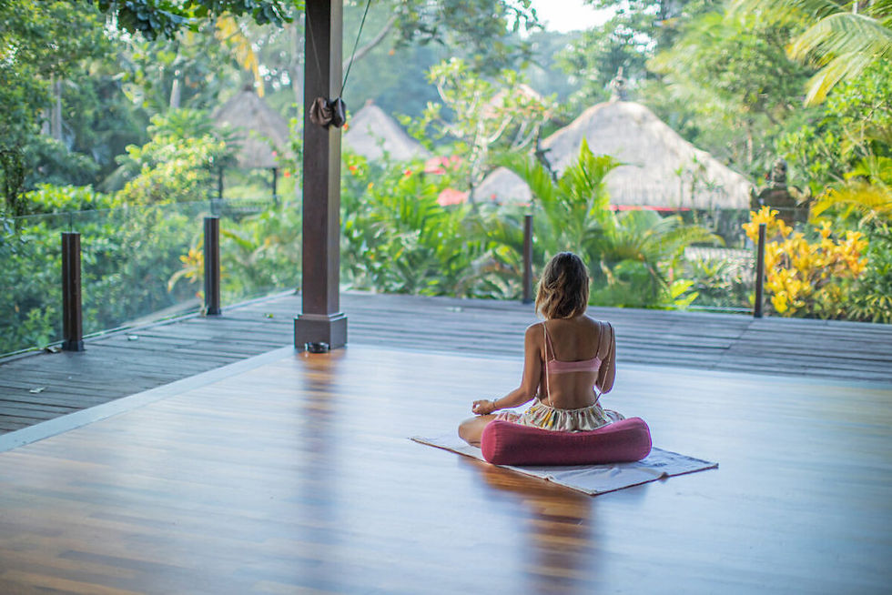 Wondering if people go to yoga retreats alone? Discover why solo travelers are choosing yoga retreats like Firefly Retreat in Bali for connection, healing, and self-growth.