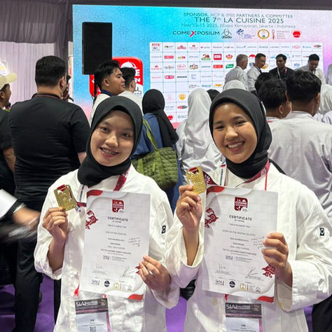 Students of the Academy of Sages receiving gold and silver medals at La Cuisine Competition during SIAL InterFOOD 2025 at JIExpo Kemayoran.