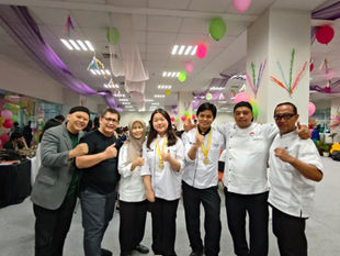 Students from Pradita University and Akademi Sages participated in a Batavia-themed culinary competition, showcasing modern Betawi dishes such as Kerak Telor, Sate Asem, and Nasi Uduk Betawi.