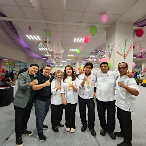 Students from Pradita University and Akademi Sages participated in a Batavia-themed culinary competition, showcasing modern Betawi dishes such as Kerak Telor, Sate Asem, and Nasi Uduk Betawi.