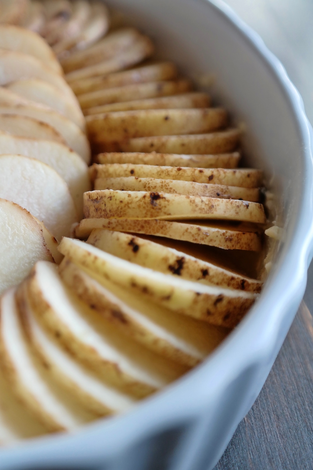 Cheesy Garlic Potatoes Au Gratin | eatlovegarlic.com