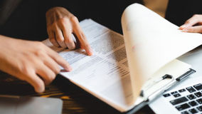 Sprawdzanie umowy B2B przez Bognę Szyczewską