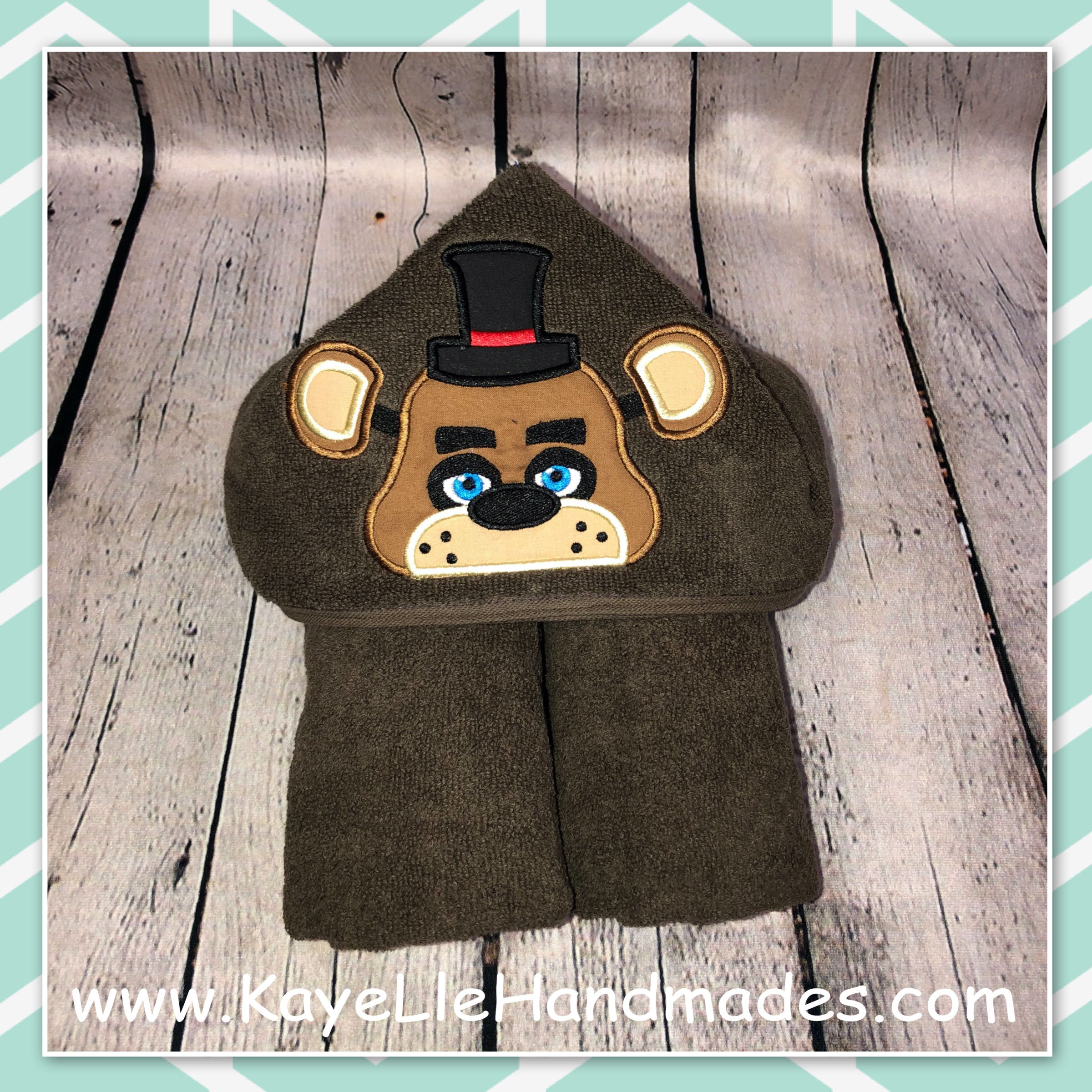 Embroidered Hooded Towel - FNAF - Freddie