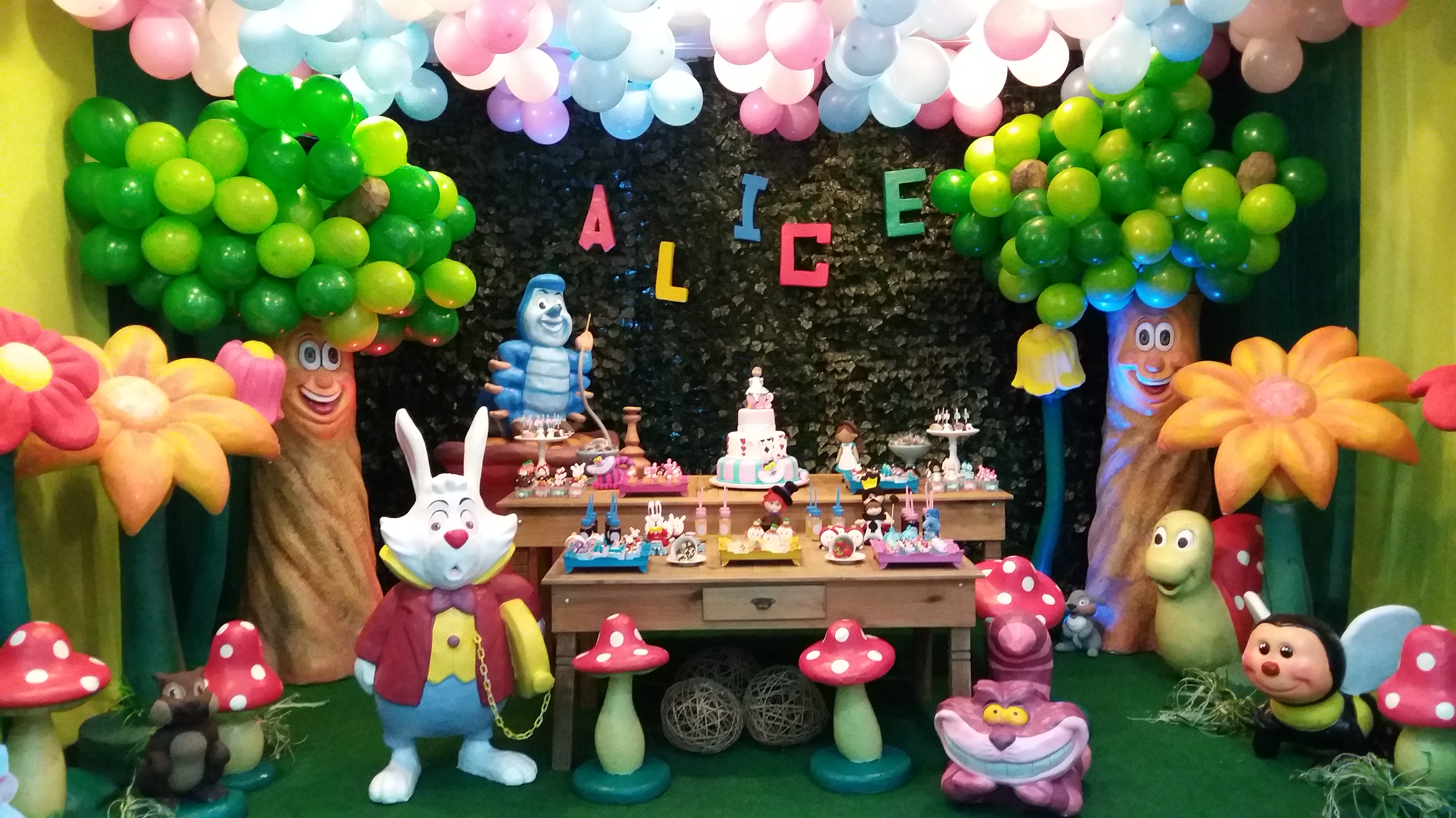 ALICE NO PAÍS DAS MARAVILHAS