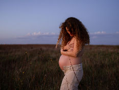 Quel style de séance choisir pour sa séance grossesse ? Retour sur la belle séance d'Emy.