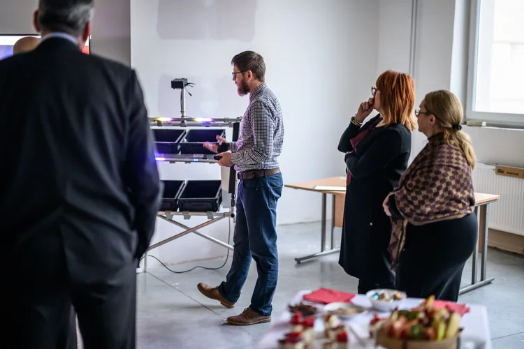 The product manager presents solutions.