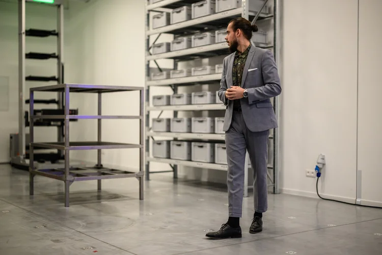 Matej Hliva presents a DEMO in the showroom to foreign visitors.