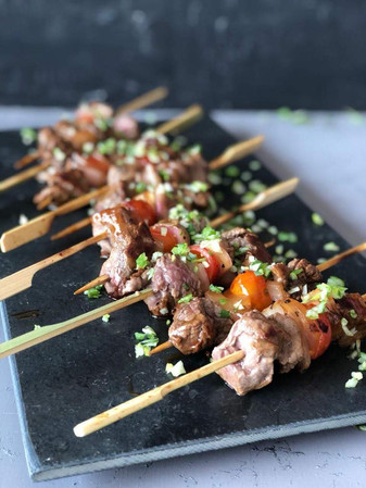 BROCHETAS DE LOMO SALTADO