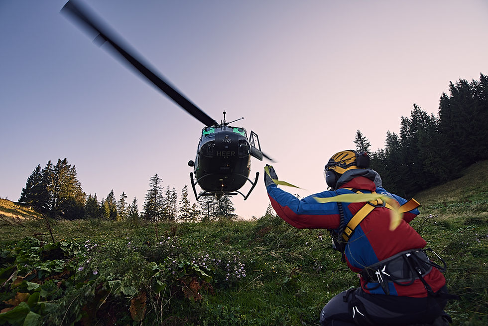 Bergwacht Chiemgau, Hubschraube Übung am Unternberg, Ruhpolding. SAR UH1D