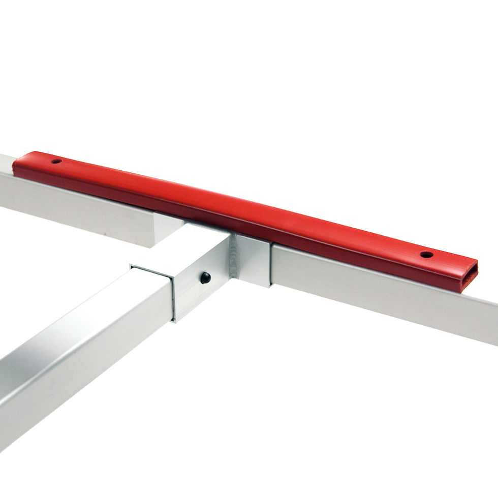 Miniatura: Detalle de la protección de goma roja en la barra central del carro de varada Windesign.