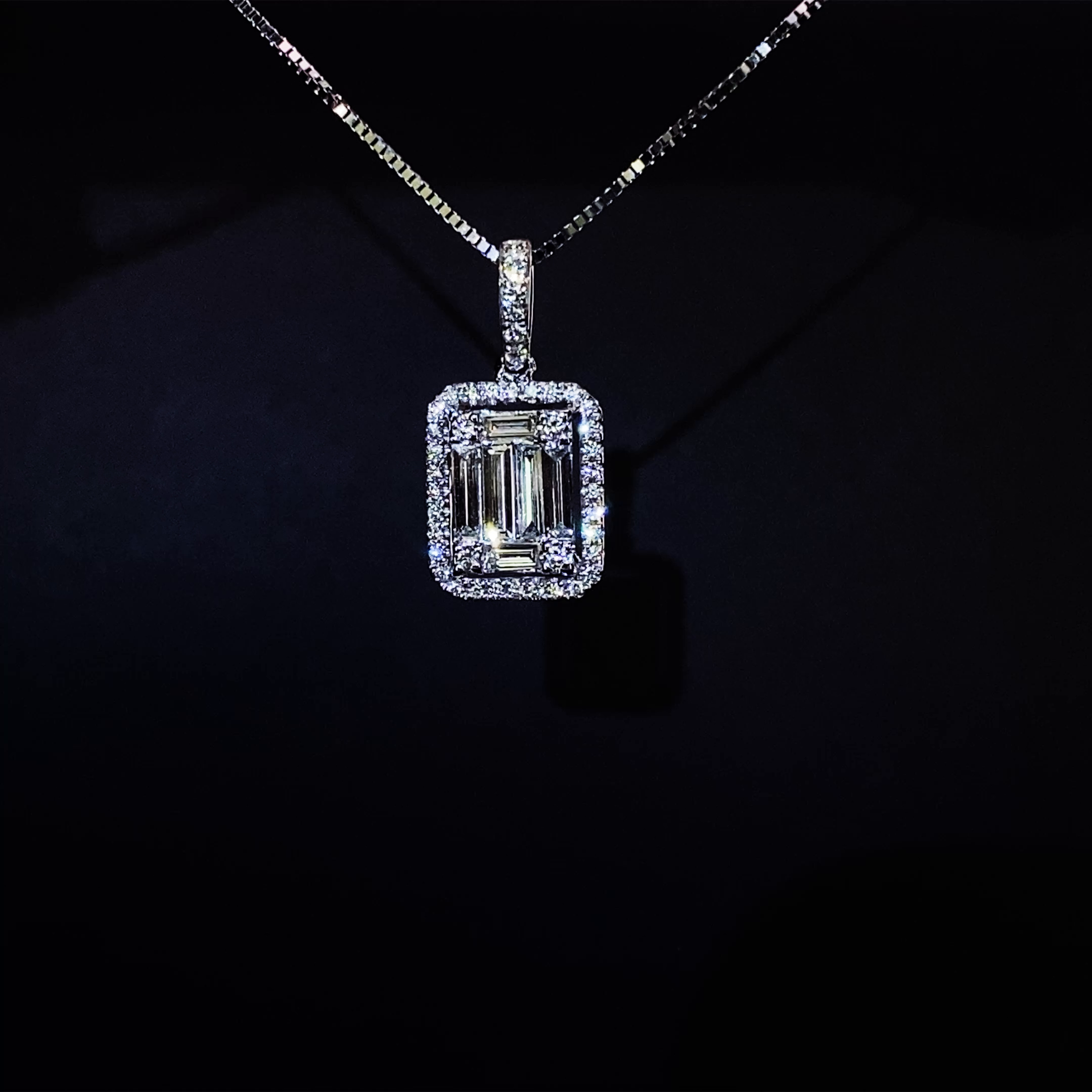 Diamond Pendant 18K White Gold