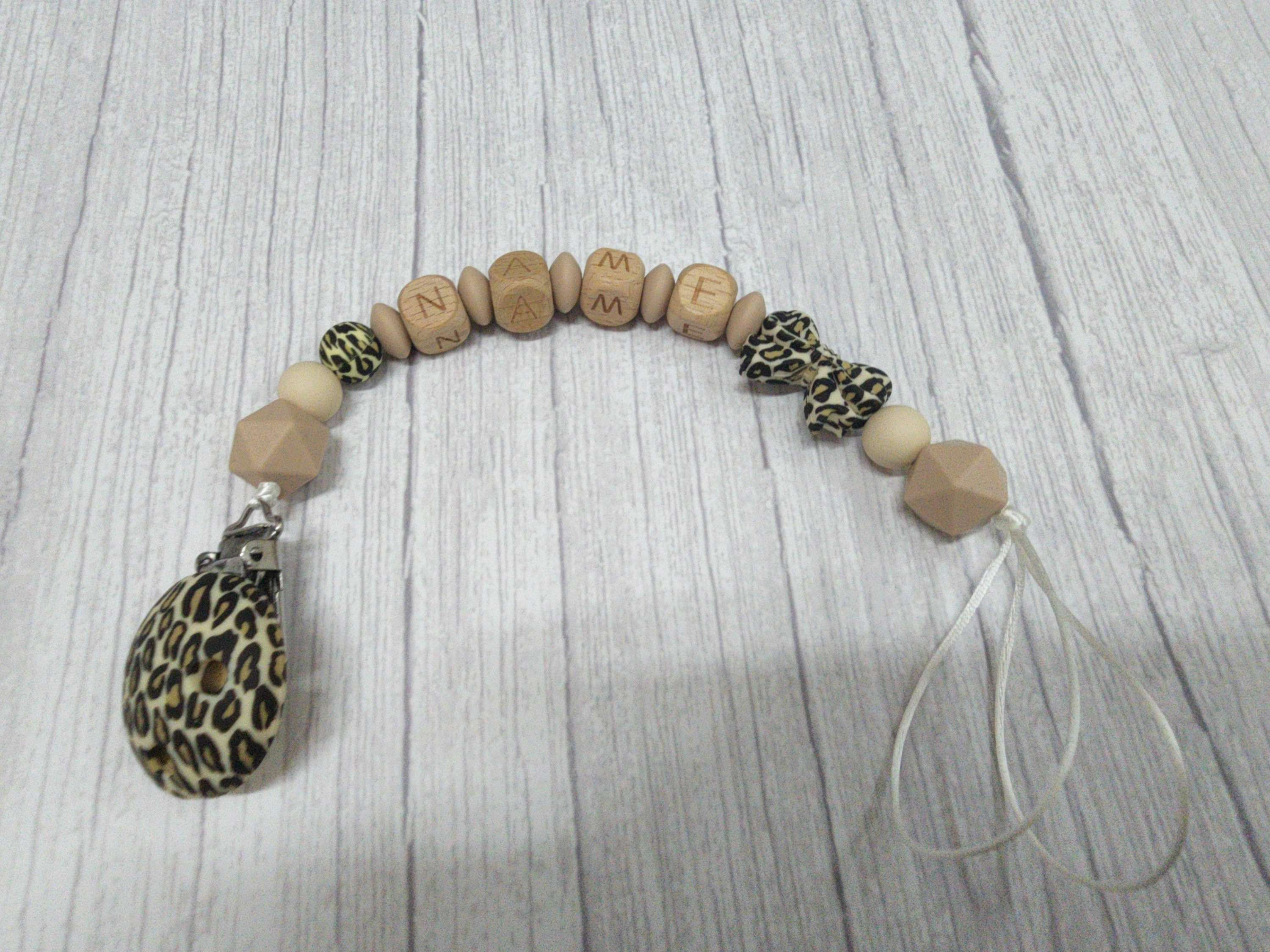 מחזיק מוצץ פפיון מנומר