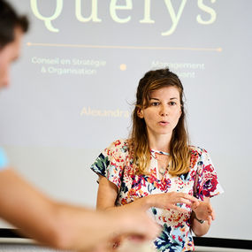 « Votre portrait est souvent le premier contact avec vos clients. Nous créons ensemble des images professionnelles, actuelles et cohérentes avec votre activité et vos valeurs. Parfait pour votre site, vos réseaux, vos supports de communication et vos présentations. »