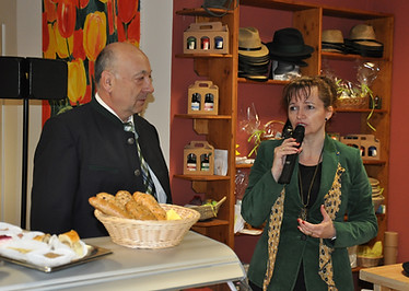 Obmann Georg Krickl und Bürgermeisterin Brigitte Ribisch
