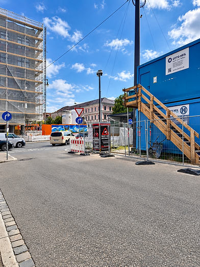 Überwachungsturm Baustelle Augsburg.png