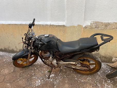 Polícia Militar de Jardinópolis apreende motocicleta furtada e maconha em residência