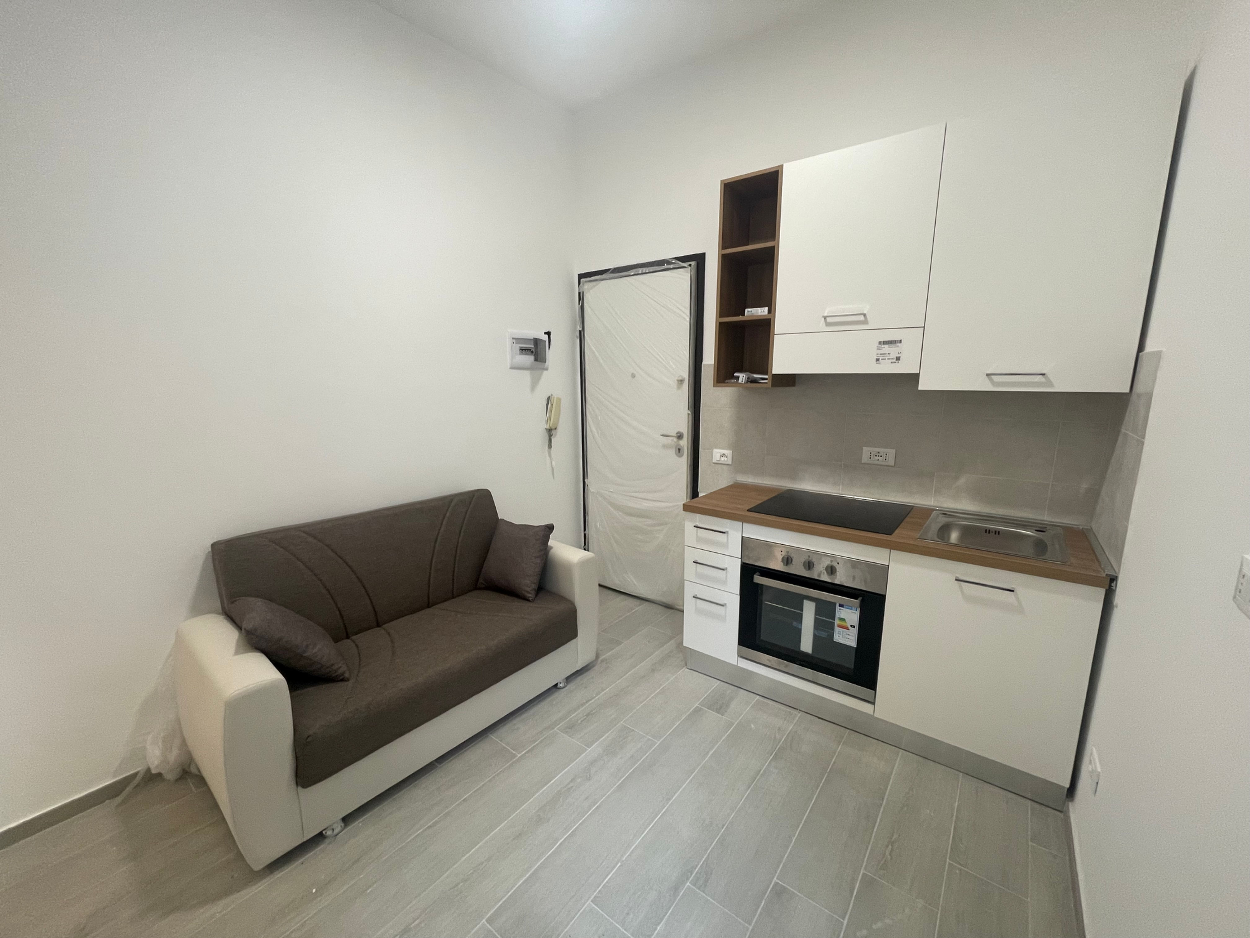 Bilocale via Monte Velino 22, Milano