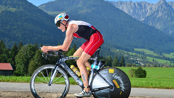 Dänu Schori Herzliche Gratulation zu deinem Sieg letzten Sonntag in Rapperswil!! Einfach grandios Dänu!! Wädi Lehmann Dir herzliche Gratulation zum Rennen in Heilbronn! "Rennen ist mir sehr gut gelungen. Bin zufrieden mit mir. Habe gerade das Resultat gesehen: 5. von 38 in einer Zeit von 5:17:08, mit der Quali für „The Championship“. Dank zurückhaltendem Pacing auf dem Rad konnte ich einen sauberen Non-Stop Lauf hinlegen. Wetter war auch perfekt. Pascal Bosshard Sein Hawaii Ticket in der Tasche läuft es sich besonders gut. Vor allem mit dem 8ten Rang in Rapperswil als Trainingswettkampf! Hawaii soll sich warm anziehen ;)