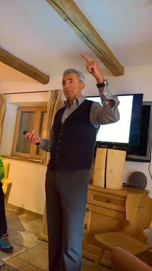 Toni Hasler referiert über Ernährung und Leistungsoptimierung im Seminar
