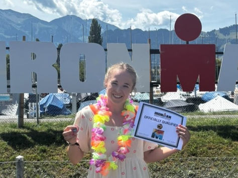 Camille Blumer mit Hawaii-Ticket nach erfolgreichem Ironman Thun im Triathlon Trainingslager Toni Hasler und Natascha Badmann