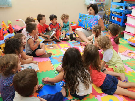 Crianças e professora