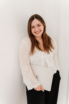 Portrait von Hochzeitsfotografin Saskia Fandrich aus dem Weserbergland.