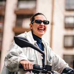 Ženy si v Íránu budou moci oficiálně zajezdit na motorce