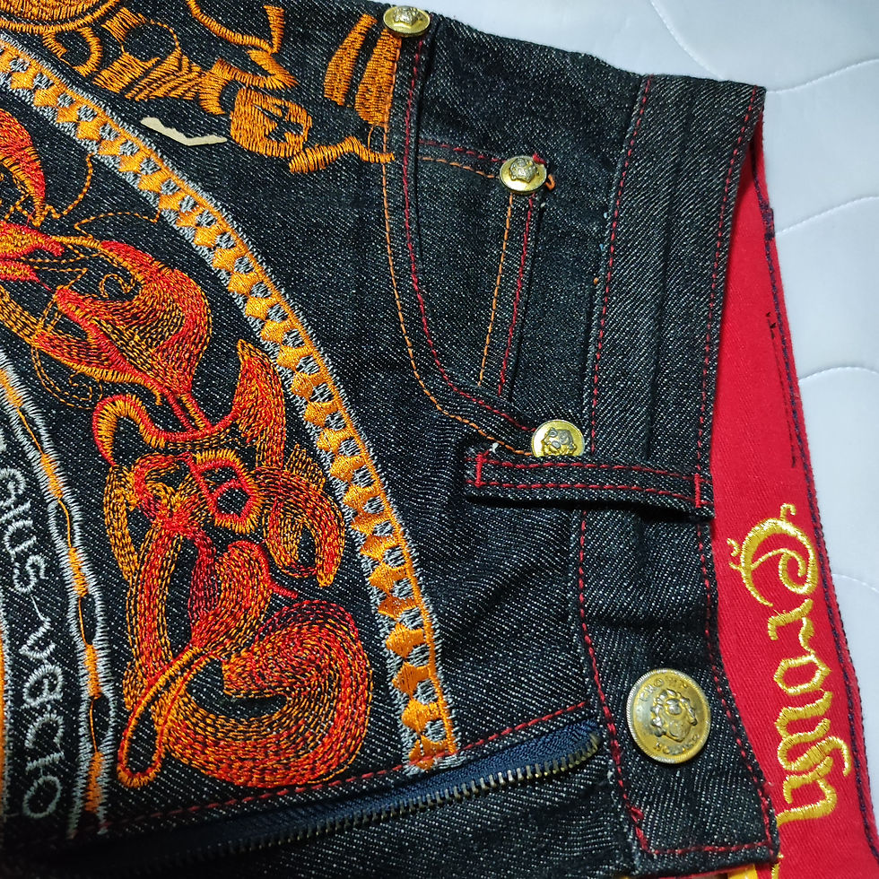 Thumbnail: Crown Holder Denim Shorts Embroidered.