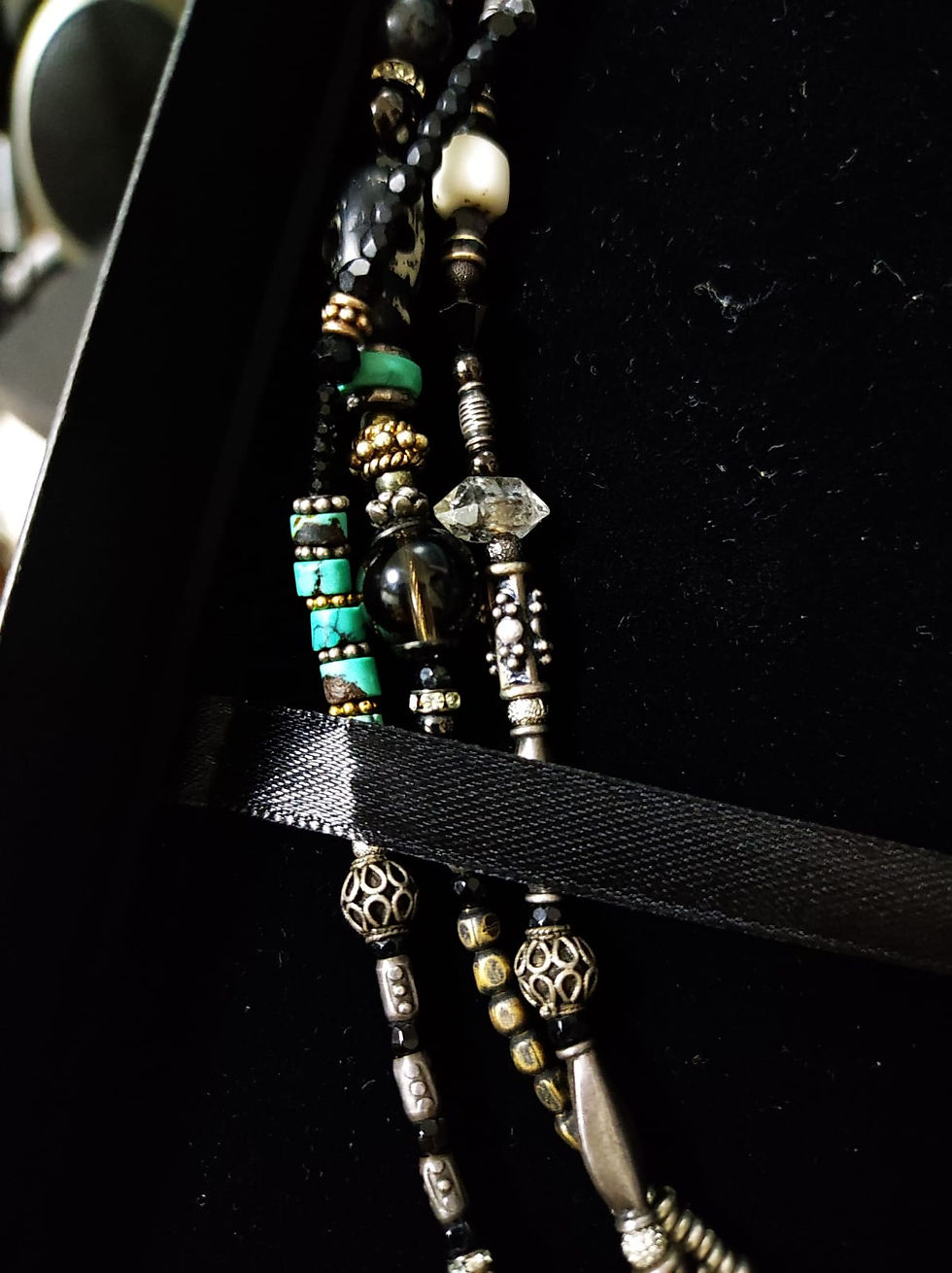 Thumbnail: Gunda Necklace (Japan)
