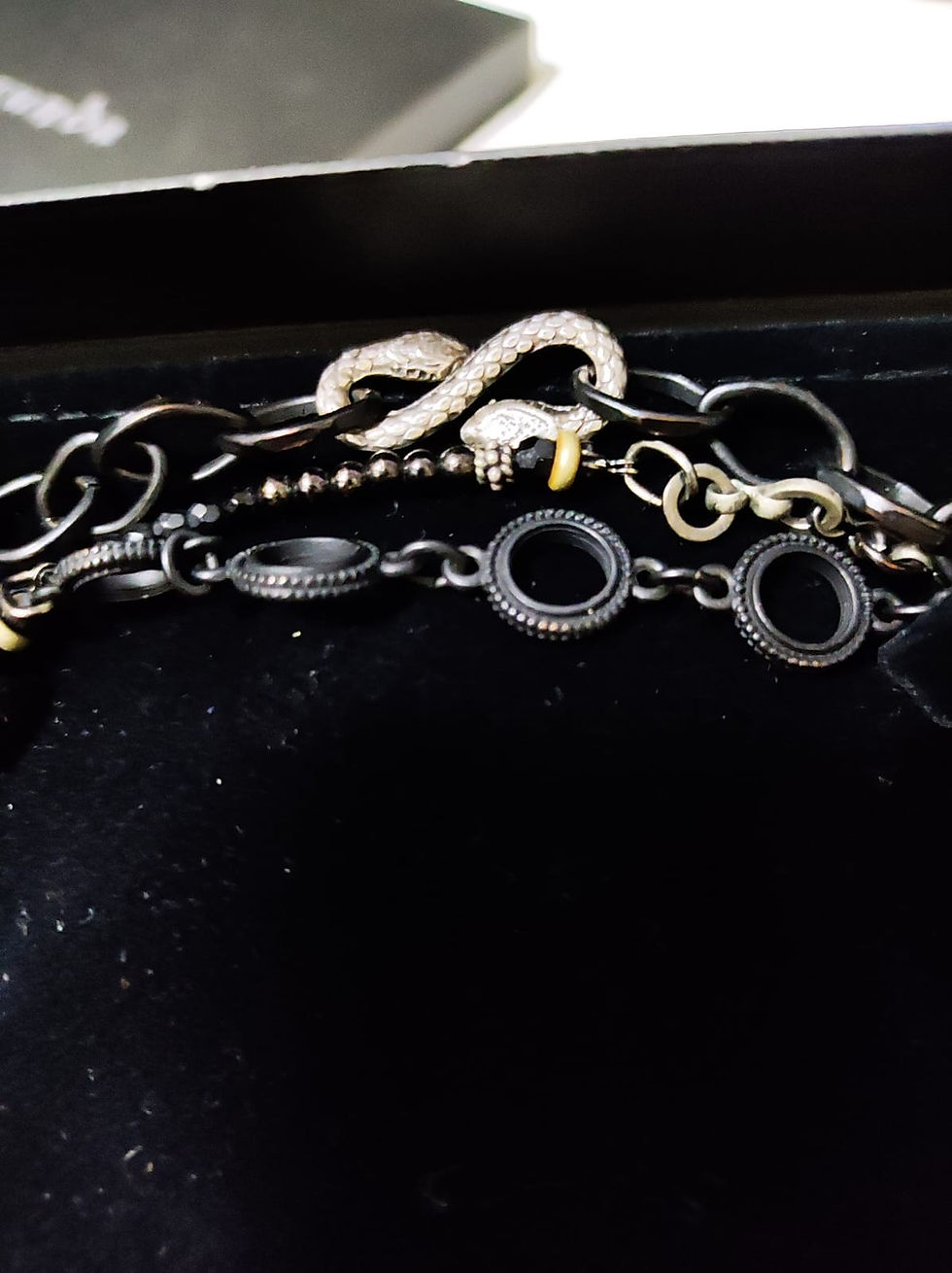 Thumbnail: Gunda Necklace (Japan)