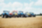Trattori parcheggiati nel campo Crop