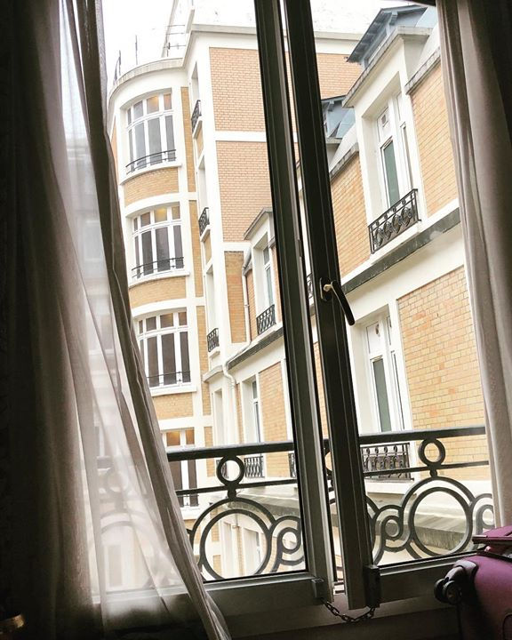 I woke up in Paris, France this morning 😳it just hit me after five days! #Joyeux dans mon esprit🤩 