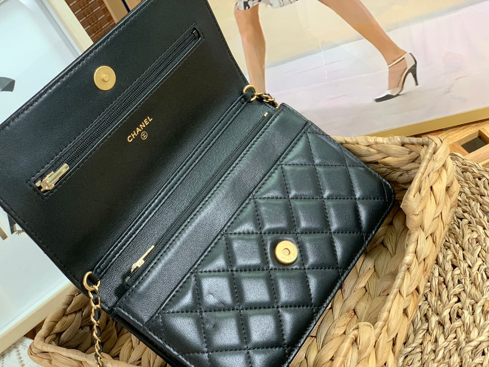 Thumbnail: CHANEL WOC