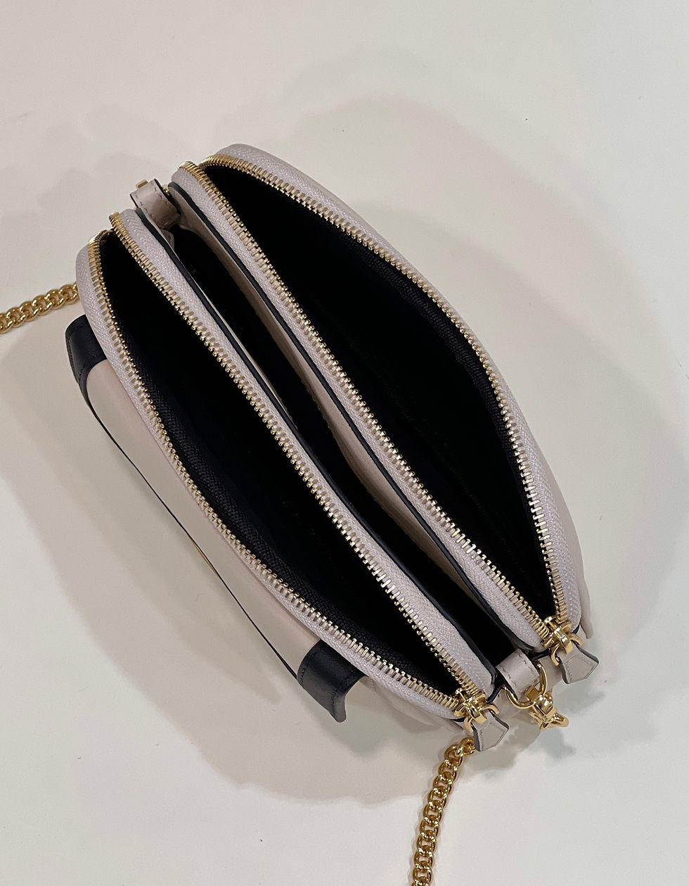 Thumbnail: FENDI EASY 2 BAGUETTE BAG