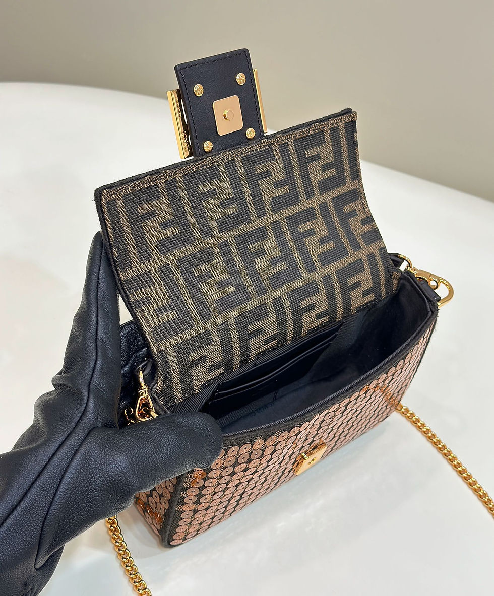Thumbnail: FENDI BAGUETTE MINI BAG