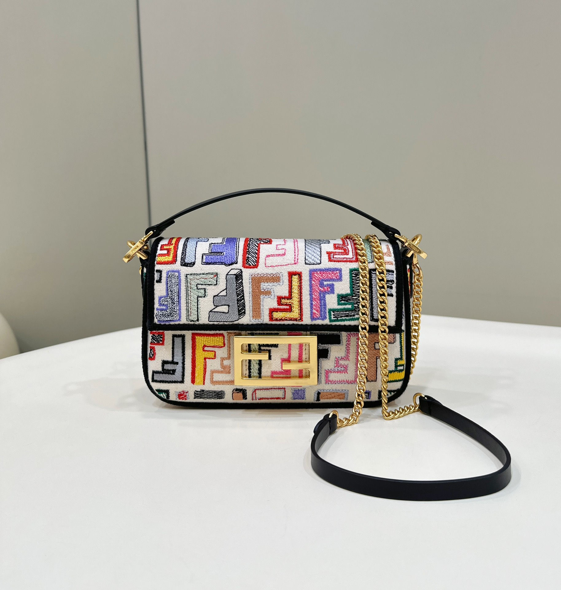 FENDI BAGUETTE MINI BAG