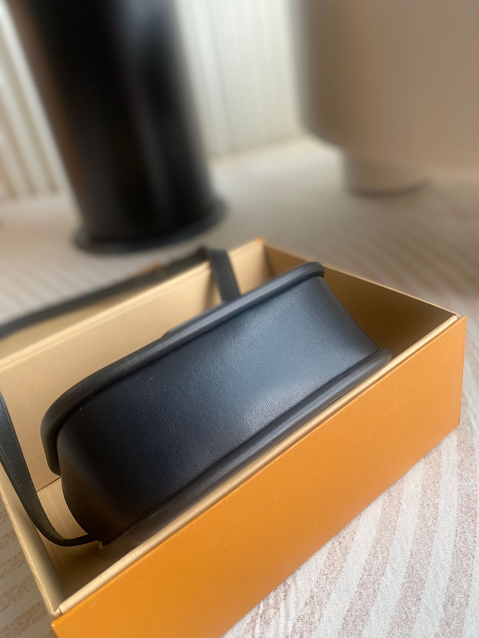 Thumbnail: LV HIDE AND SEEK EPI LEATHER BAG