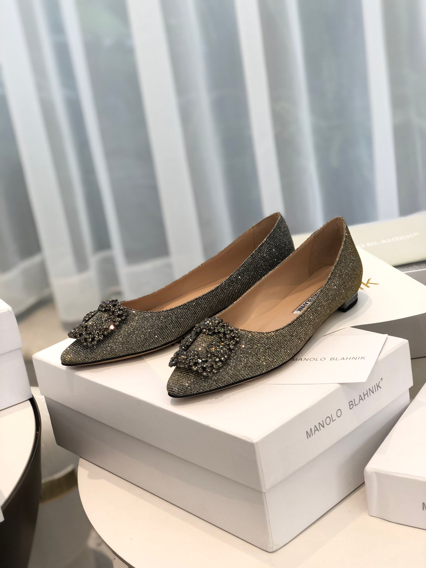 MANOLO BLAHNIK HINGISI HEELS
