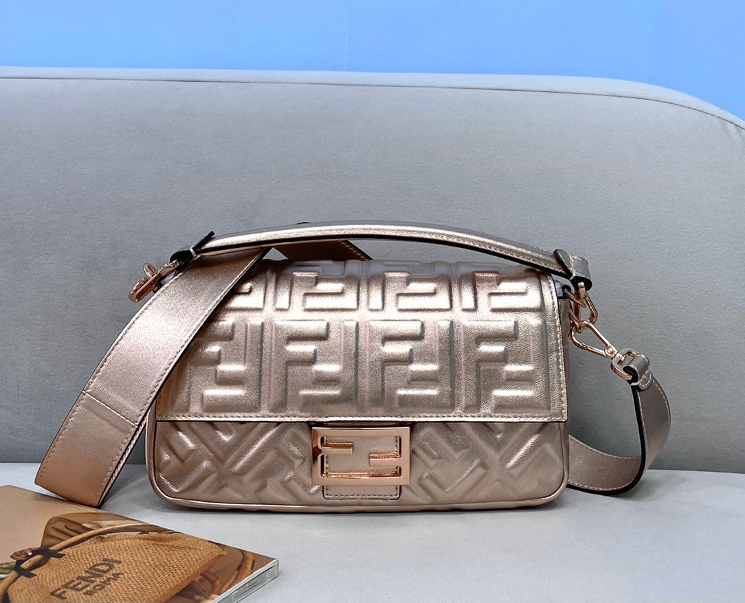 FENDI BAGUETTE SMALL BAG